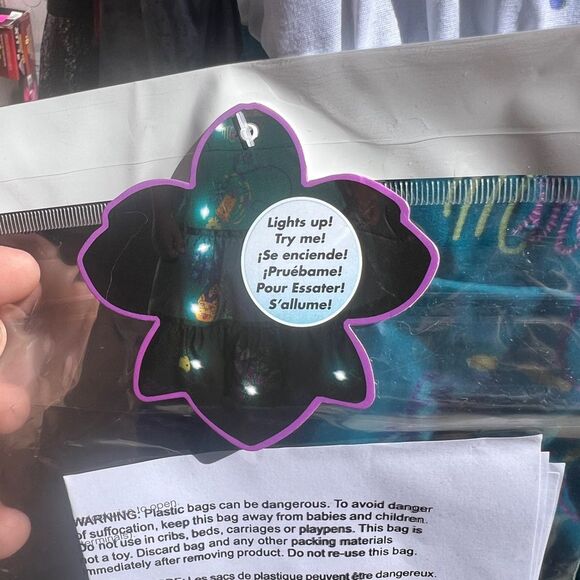 Disney Encanto Mirabel Kids Costume that lights up. Size M - Picture 4 of 4